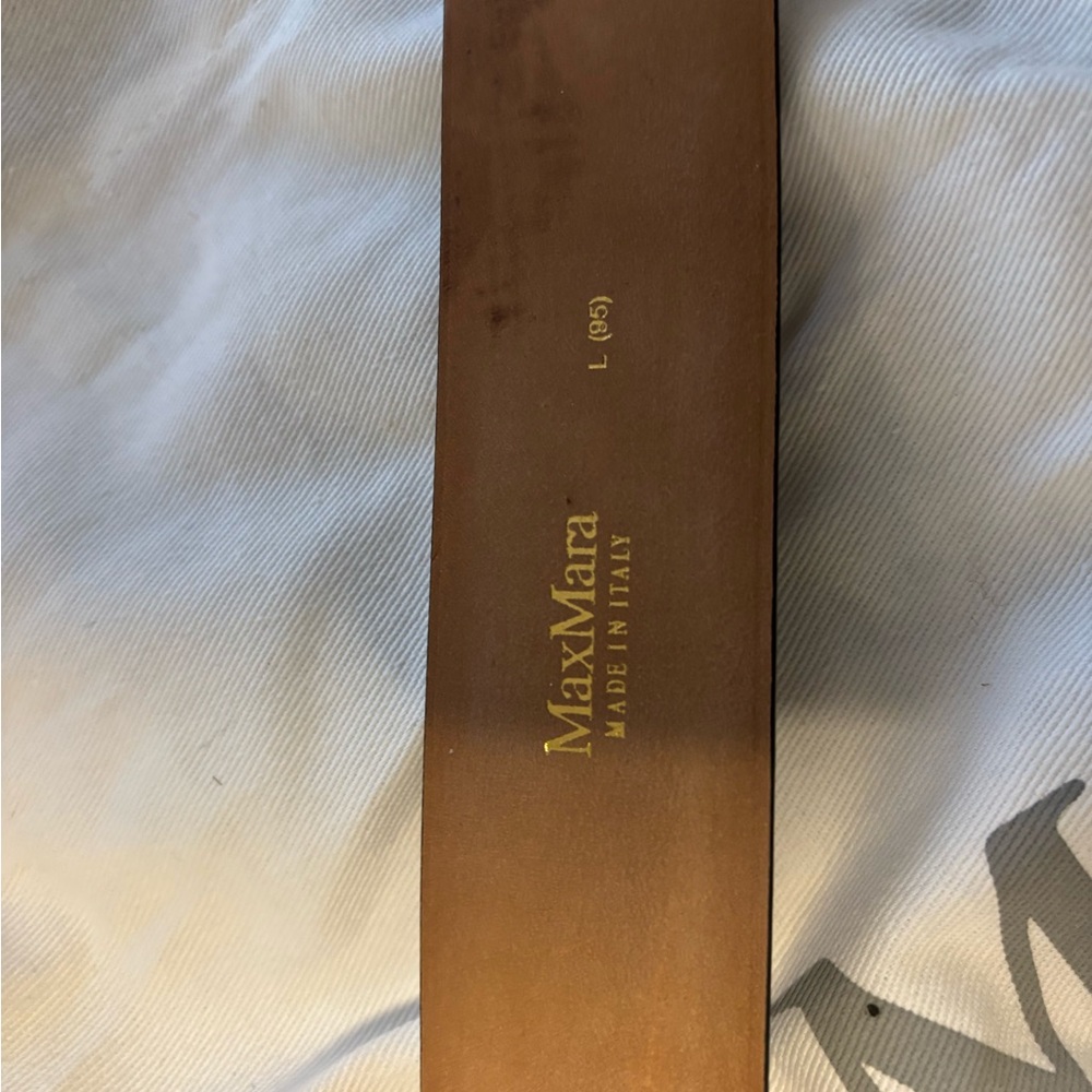 MaxMara Tan Leather Belt with Silver M Buckle - Picture 4 of 6